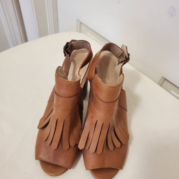 Pour LA Victoire Fringe Peep Toe Leather Sandals Size 9M - Picture 10 of 12